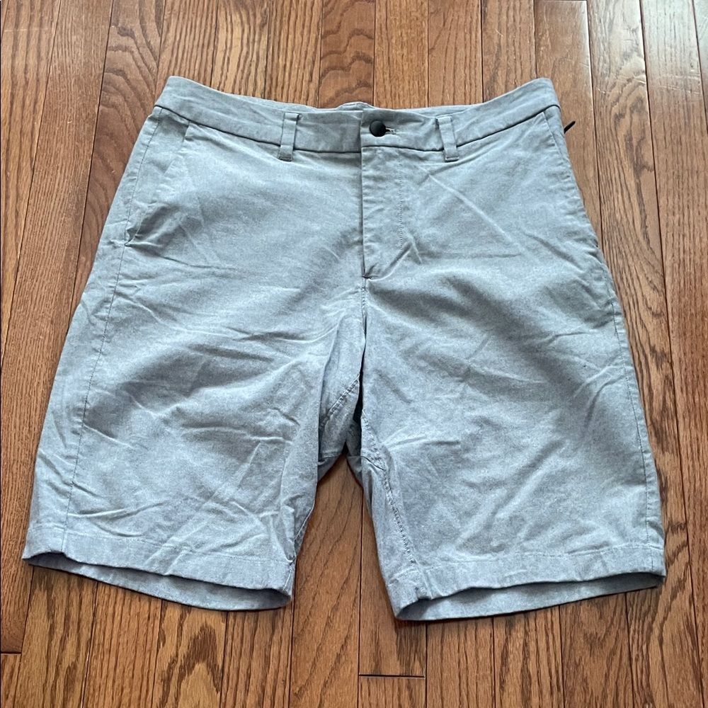 Lululemon Light Gray Knit Chino Shorts Men’s Sz 31